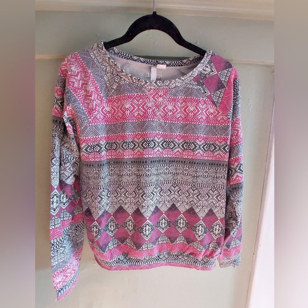 Women's Pink and Gray Patterned Sweater